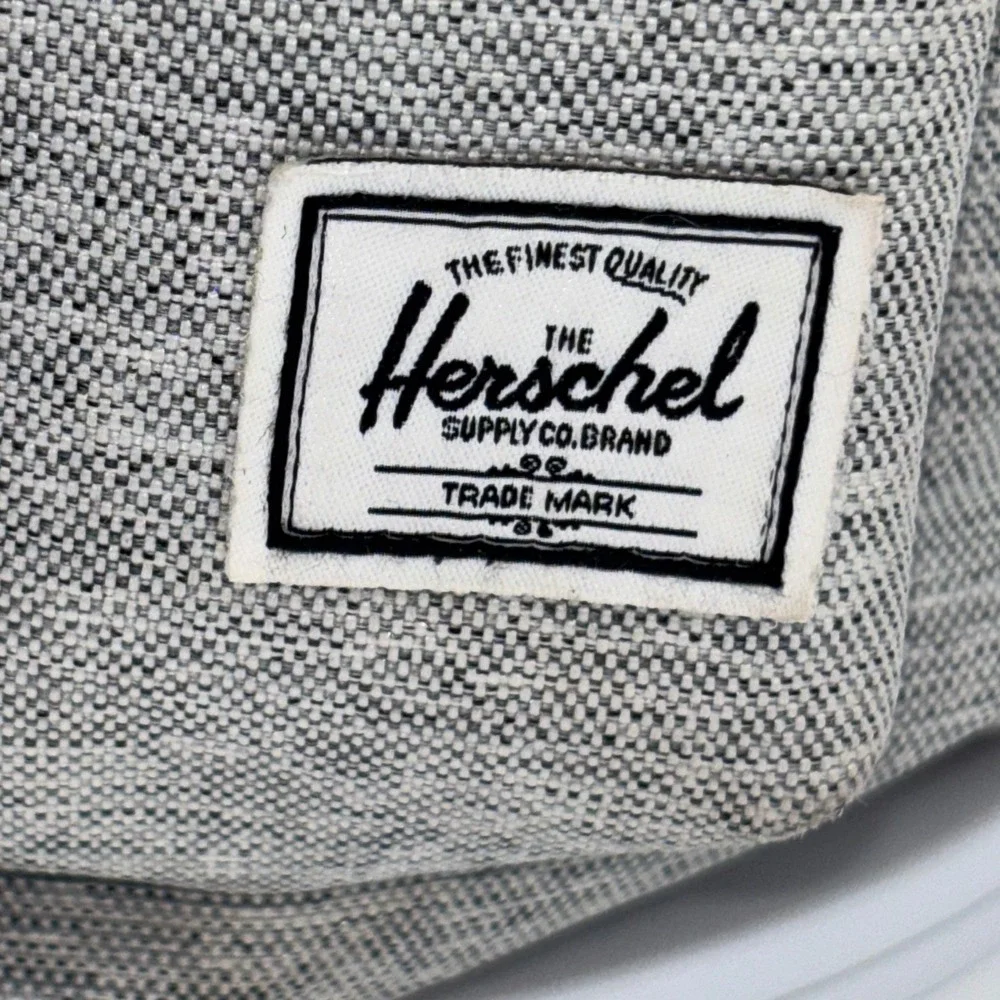 HERSCHEL‎ SUPPLY CO. Dawson Gray Backpack Diaper Bag Magnetic Lightweight Medium